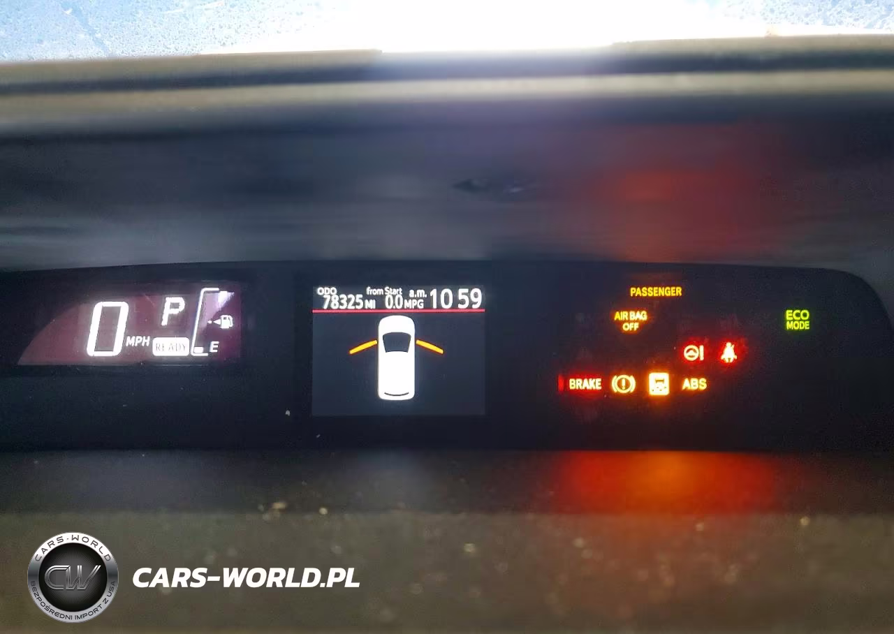 2015 Toyota Prius C Two VIN:JTDKDTB31F1106191 - 9