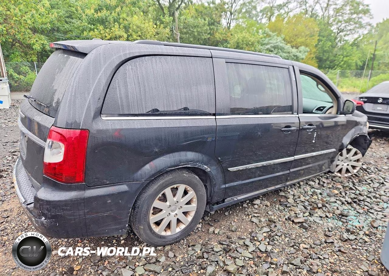2013 Chrysler Town & Country Touring VIN:2C4RC1BG6DR588657 - 3
