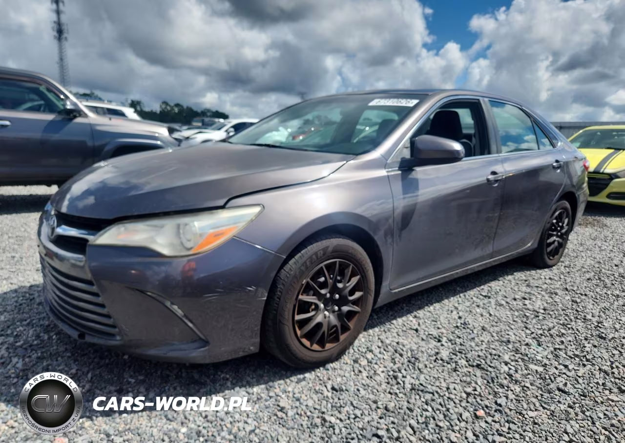 2016 Toyota Camry Le – zdjęcie 1 z 12