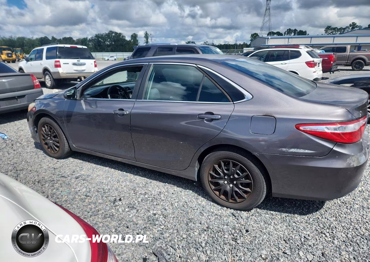 2016 Toyota Camry Le VIN:4T4BF1FK2GR526432 - 2