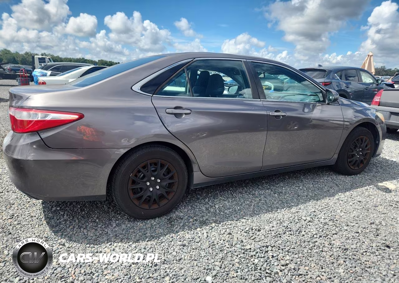 2016 Toyota Camry Le VIN:4T4BF1FK2GR526432 - 3