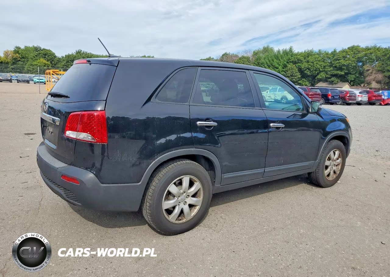 2013 Kia Sorento Lx VIN:5XYKT3A17DG379362 - 3