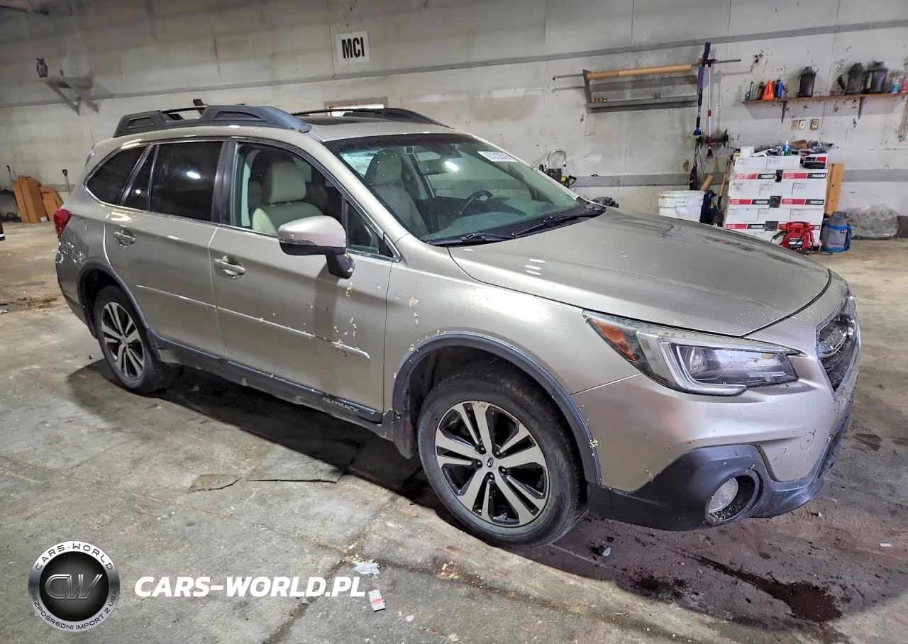 2018 Subaru Outback 3.6R Limited VIN:4S4BSENC6J3330921 - 4