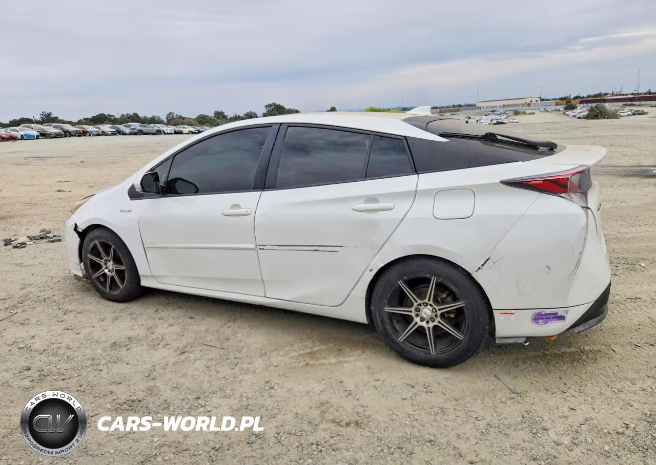 2016 Toyota Prius Four VIN:JTDKARFU2G3004726 - 2