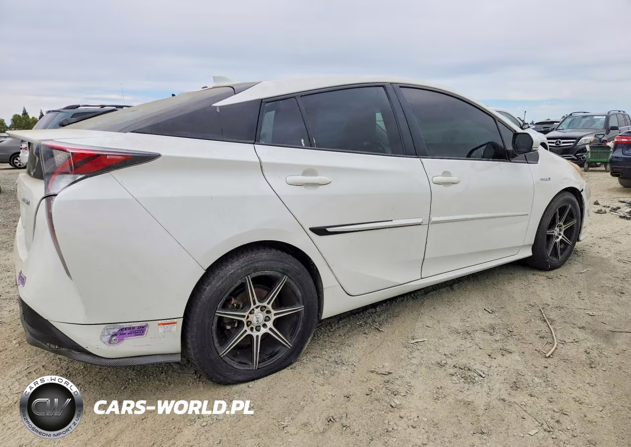 2016 Toyota Prius Four VIN:JTDKARFU2G3004726 - 3