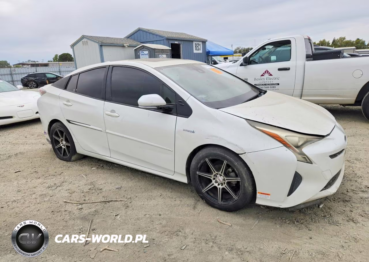 2016 Toyota Prius Four VIN:JTDKARFU2G3004726 - 4