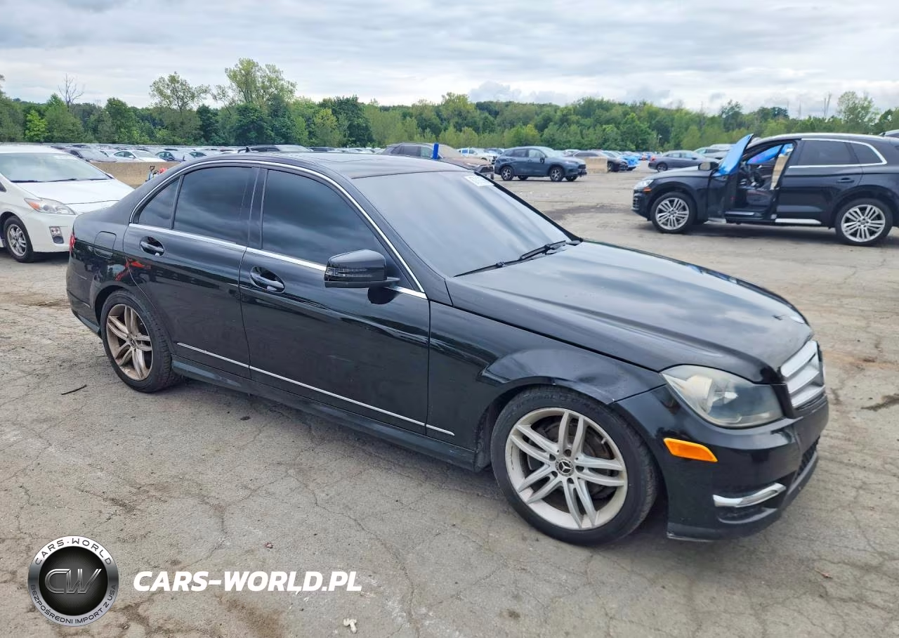 2012 Mercedes-Benz C 300 4Matic VIN:WDDGF8BB0CA612603 - 4