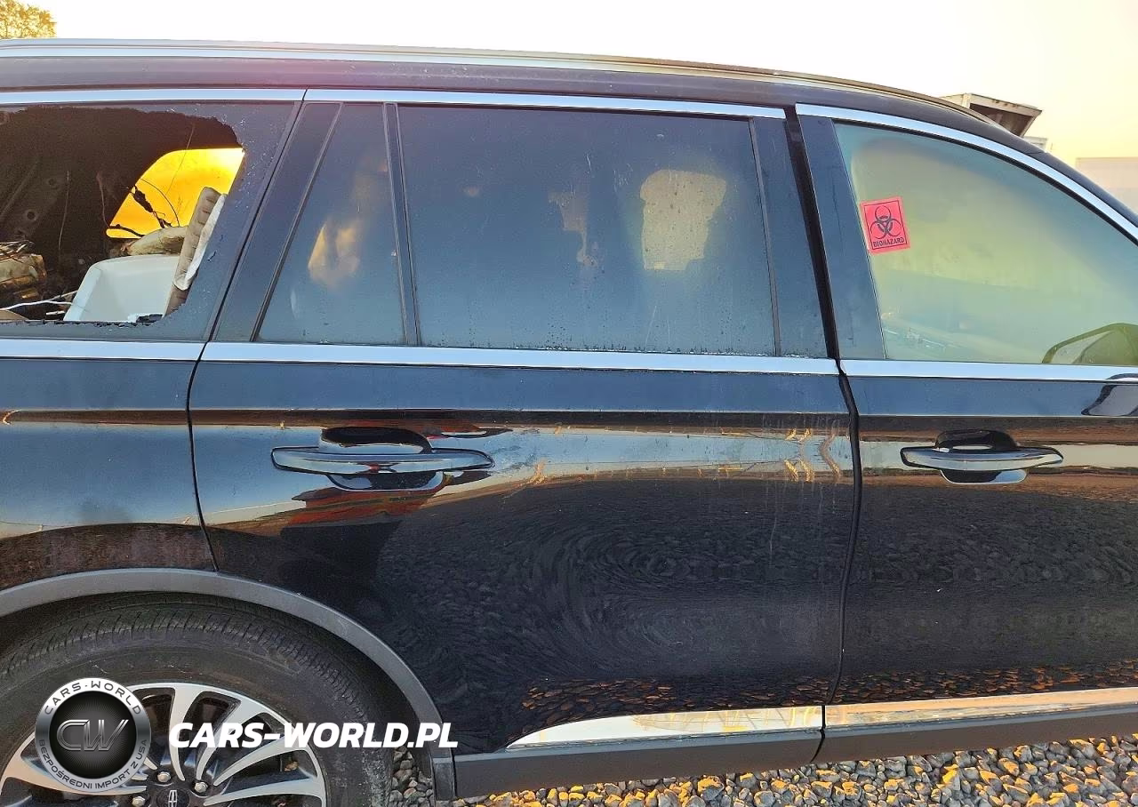 2023 Lincoln Aviator VIN:5LM5J6XC0PGL16952 - 10