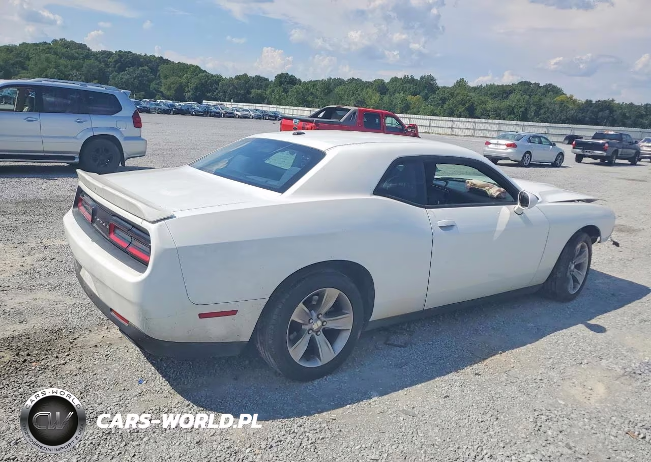 2018 Dodge Challenger Sxt VIN:2C3CDZAG2JH220033 - 3