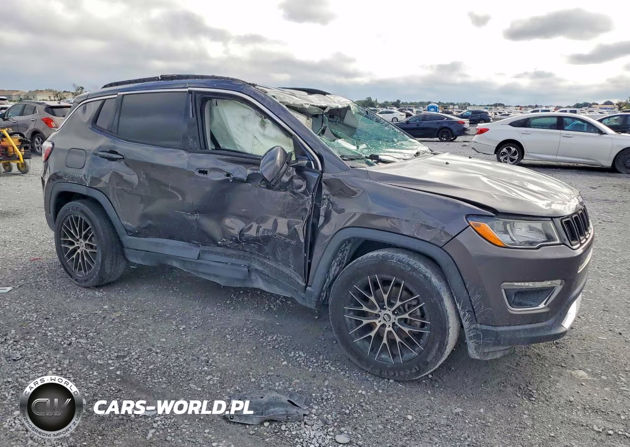 2019 Jeep Compass Limited VIN:3C4NJCCB1KT802239 - 4