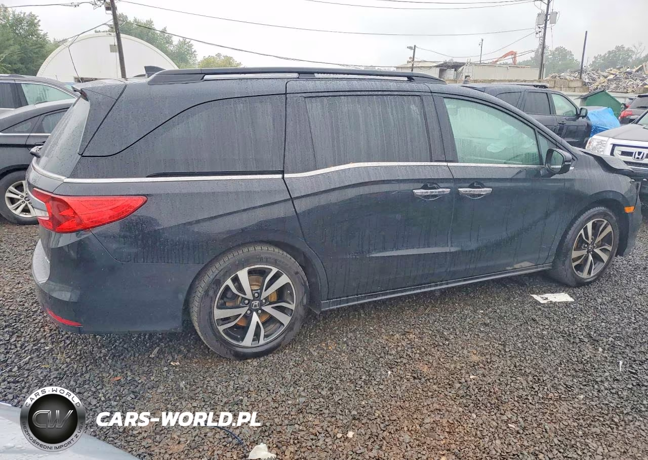 2018 Honda Odyssey Elite VIN:5FNRL6H98JB052760 - 3