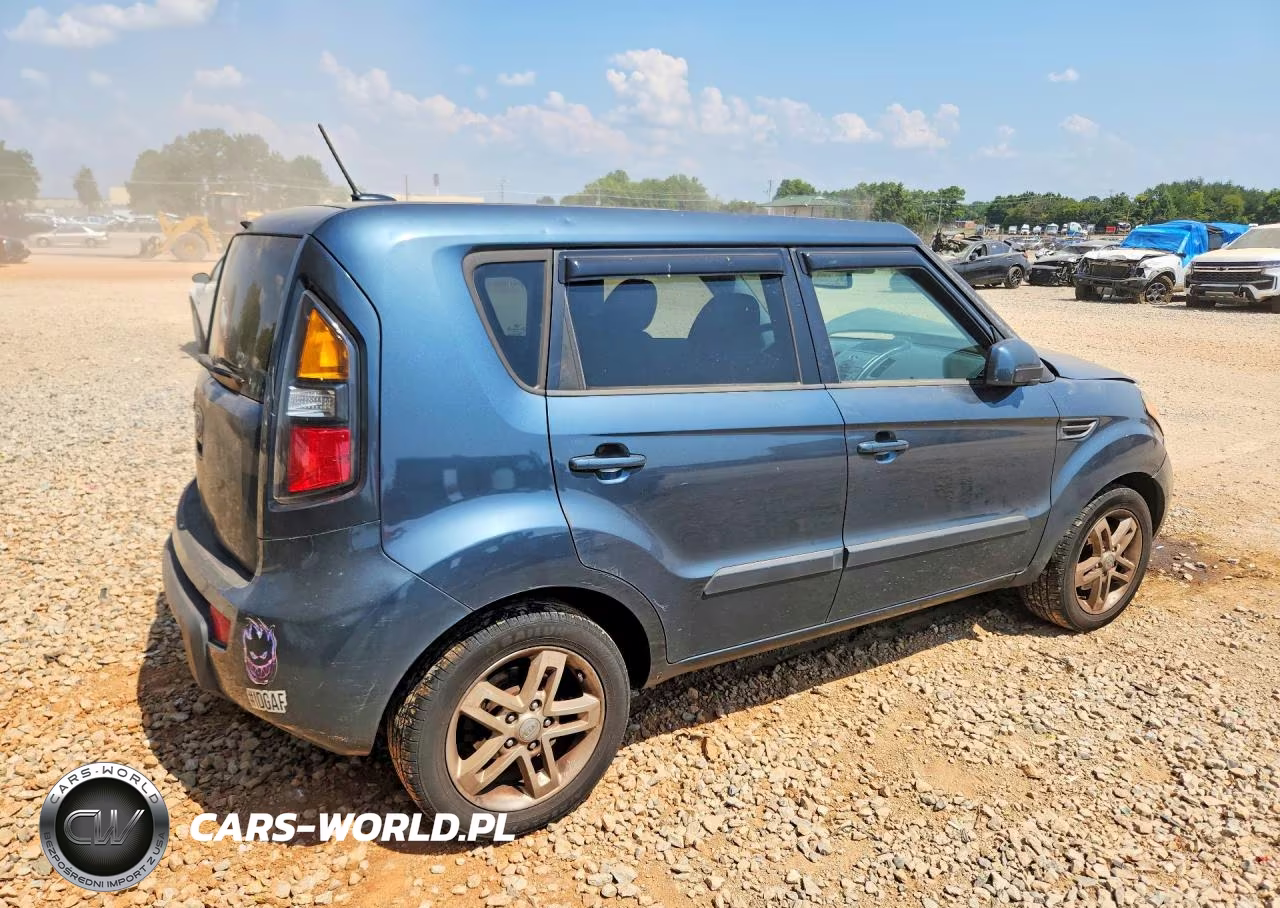 2011 Kia Soul + VIN:KNDJT2A22B7331731 - 3