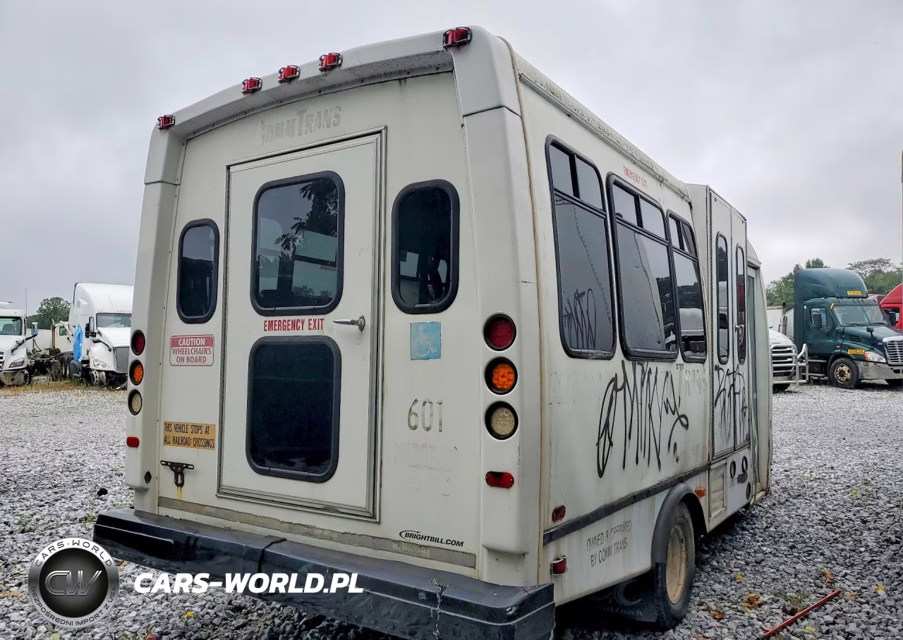 2013 Ford Econoline E350 Super Duty Cutaway Van VIN:1FDEE3FL1DDA11318 - 3