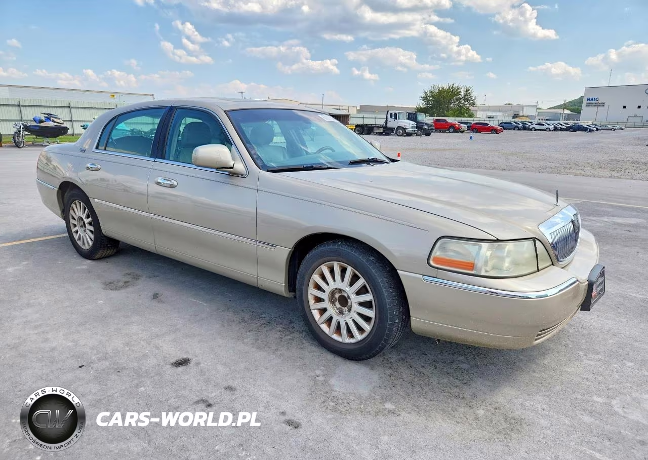 2006 Lincoln Town Car Signature Limited VIN:1LNHM82V96Y626151 - 4