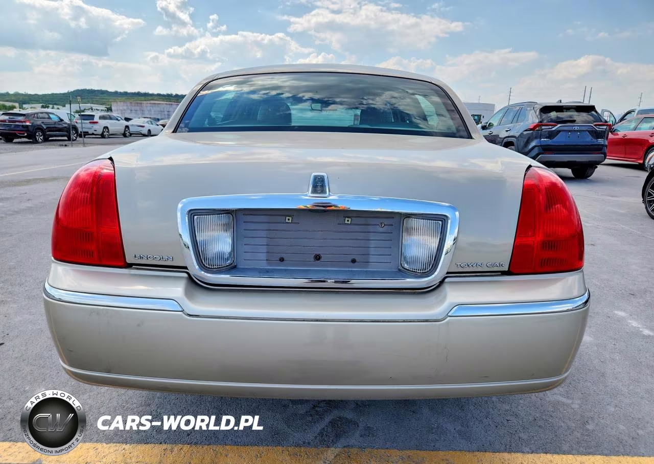 2006 Lincoln Town Car Signature Limited VIN:1LNHM82V96Y626151 - 6