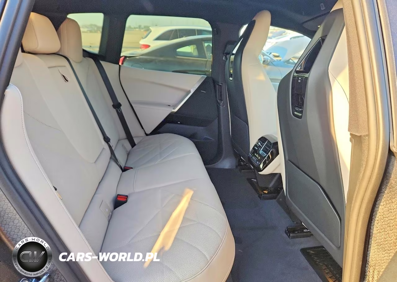 2025 BMW Ix xDrive50 VIN:WB523CF01SCU73573 - 10