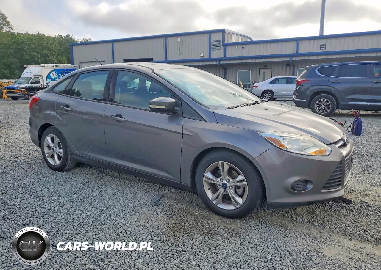 2014 Ford Focus Se VIN:1FADP3F21EL253220 - 4