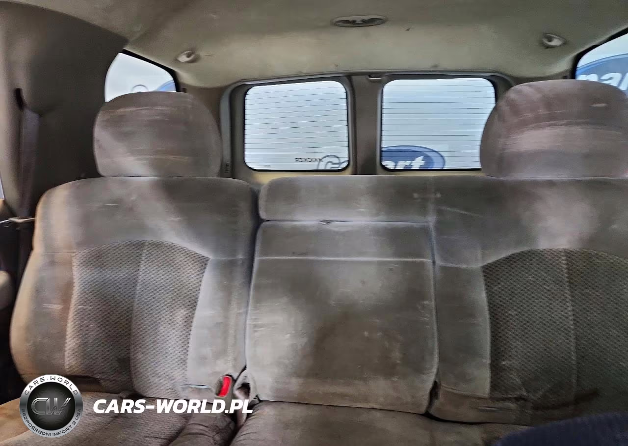2002 Chevrolet Tahoe C1500 VIN:1GNEC13Z52R326993 - 10