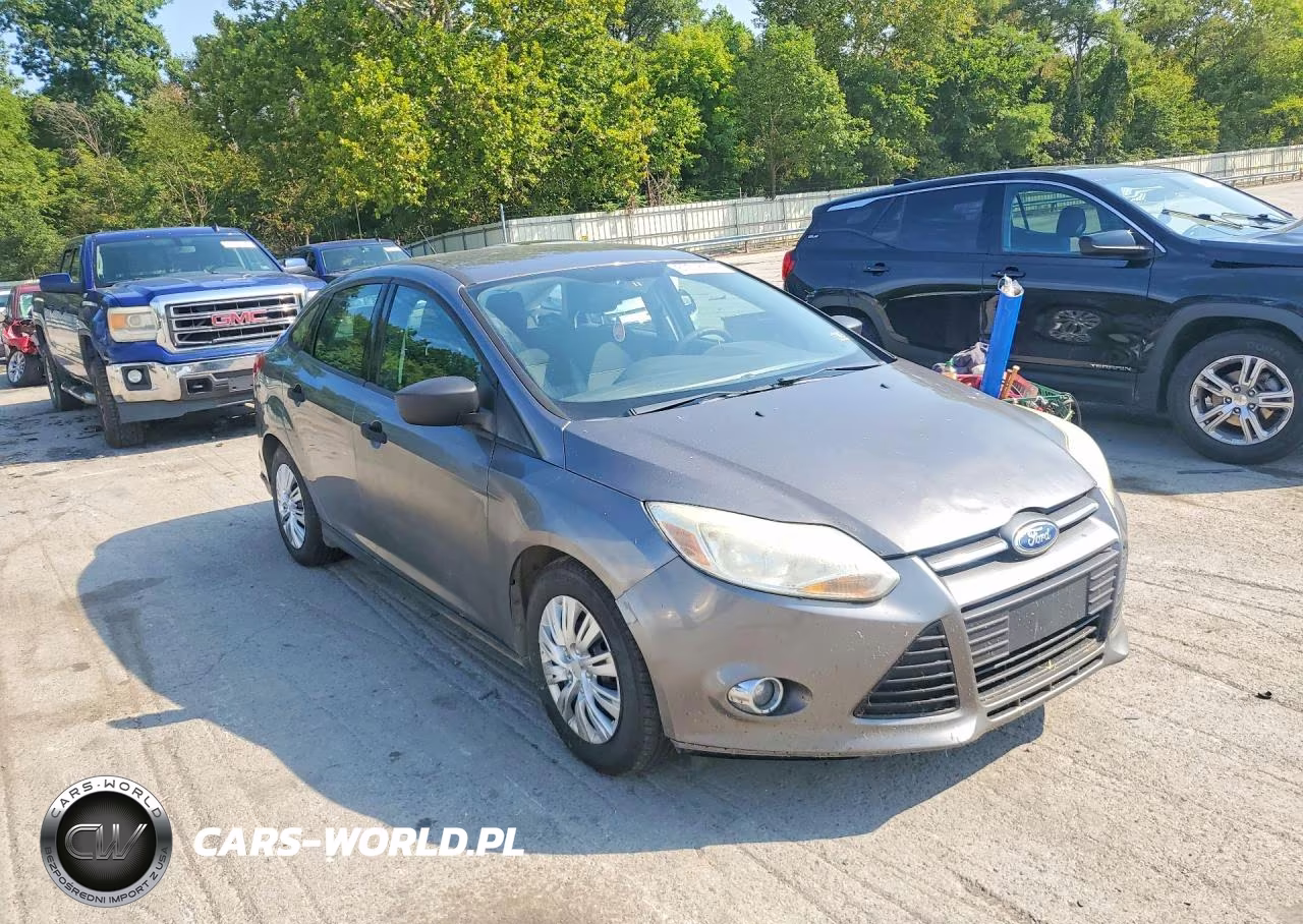 2013 Ford Focus S VIN:1FADP3E23DL370989 - 4