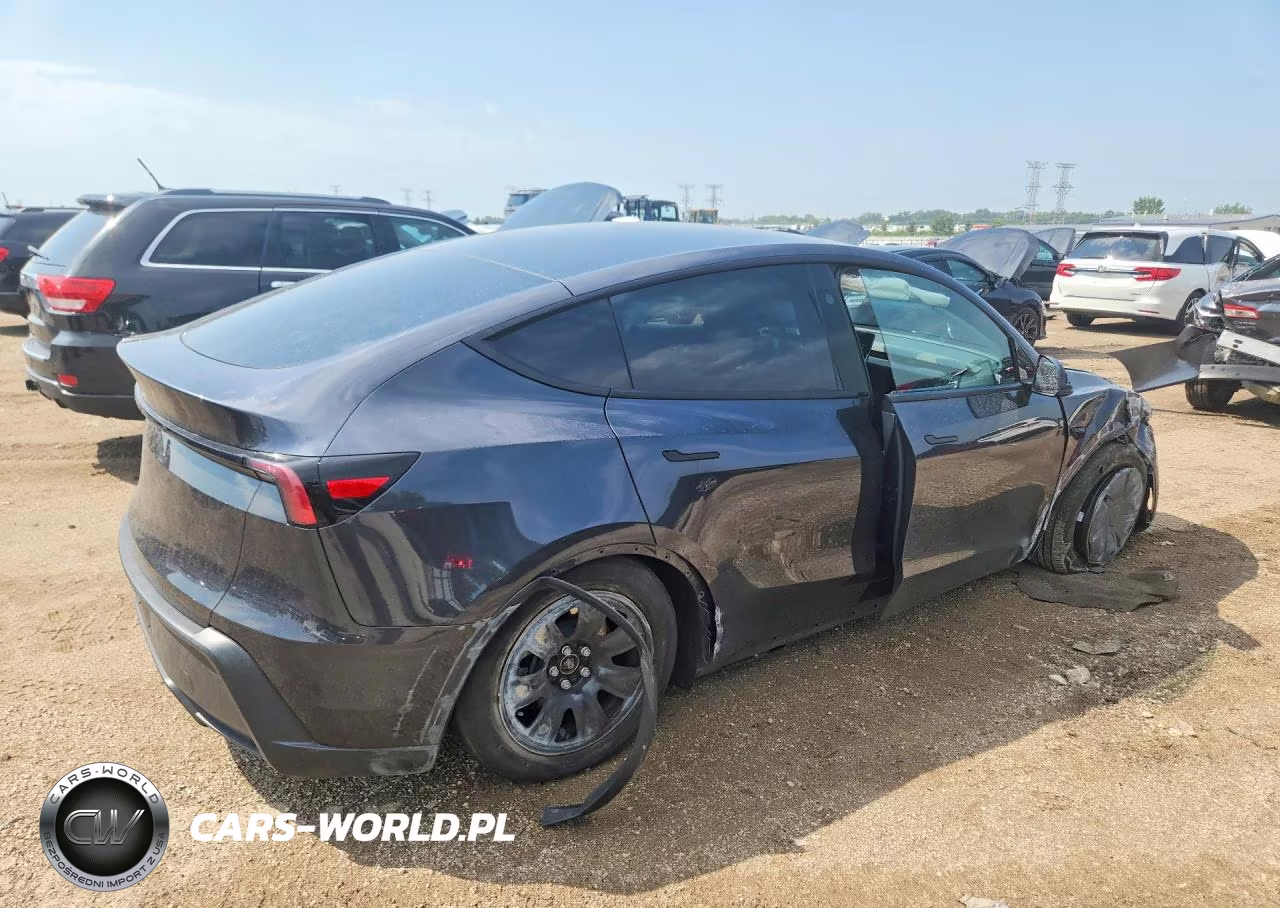 2026 Tesla Model Y VIN:7SAYGDED2TA594128 - 3