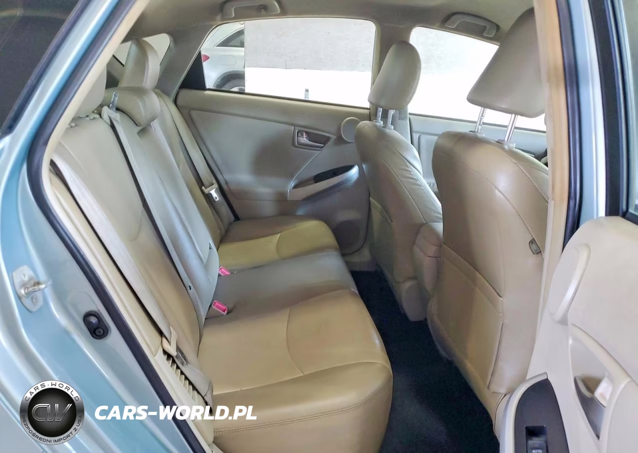 2013 Toyota Prius Four VIN:JTDKN3DU0D1686047 - 10