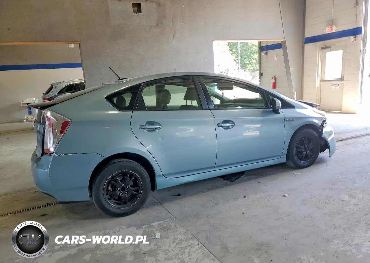 2013 Toyota Prius Four VIN:JTDKN3DU0D1686047 - 3