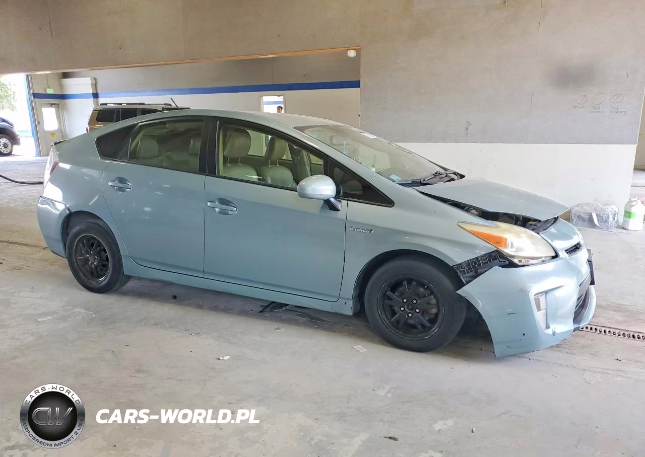 2013 Toyota Prius Four VIN:JTDKN3DU0D1686047 - 4