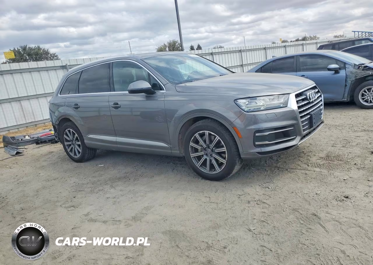 2017 Audi Q7 Premium Plus VIN:WA1LHAF76HD036824 - 4