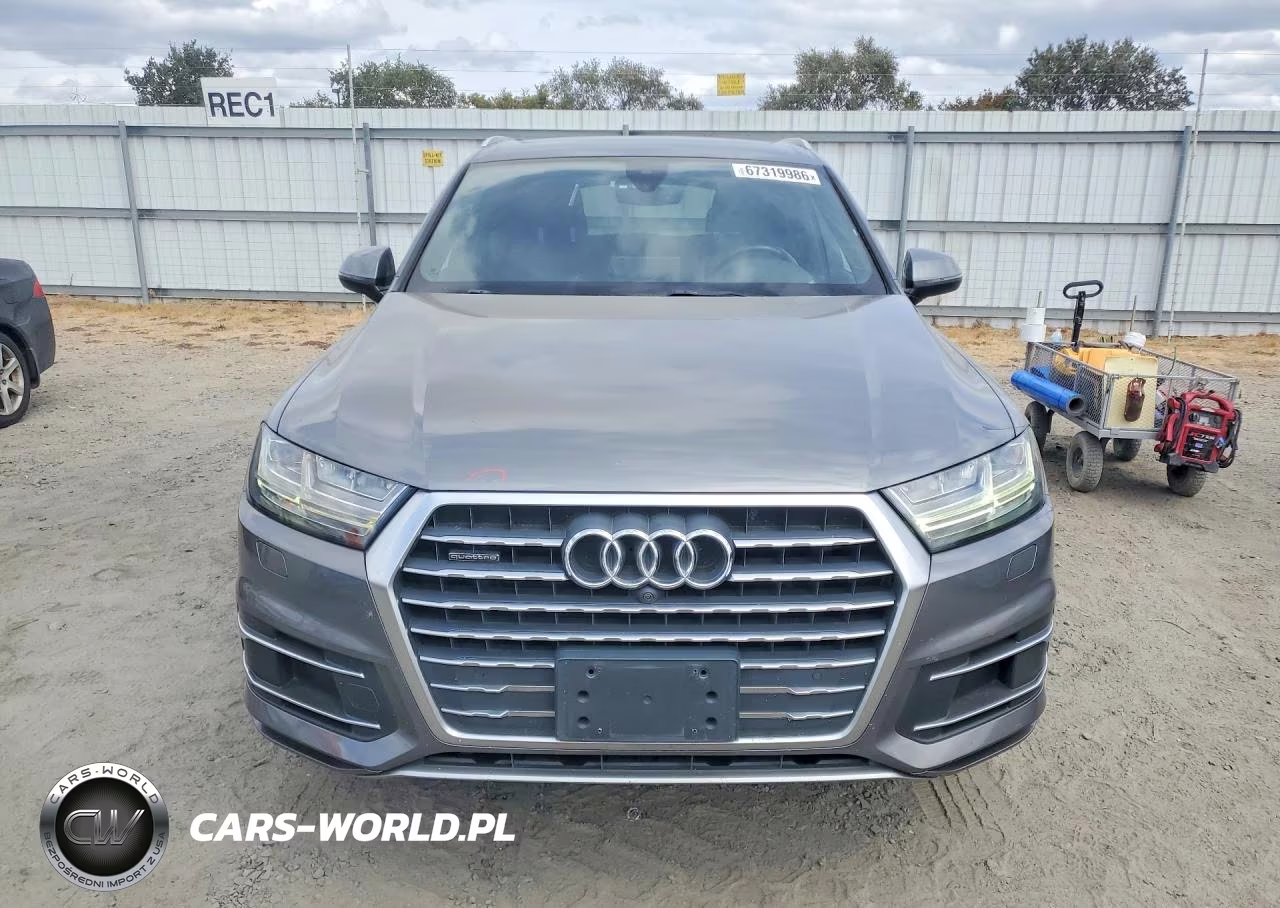 2017 Audi Q7 Premium Plus VIN:WA1LHAF76HD036824 - 5