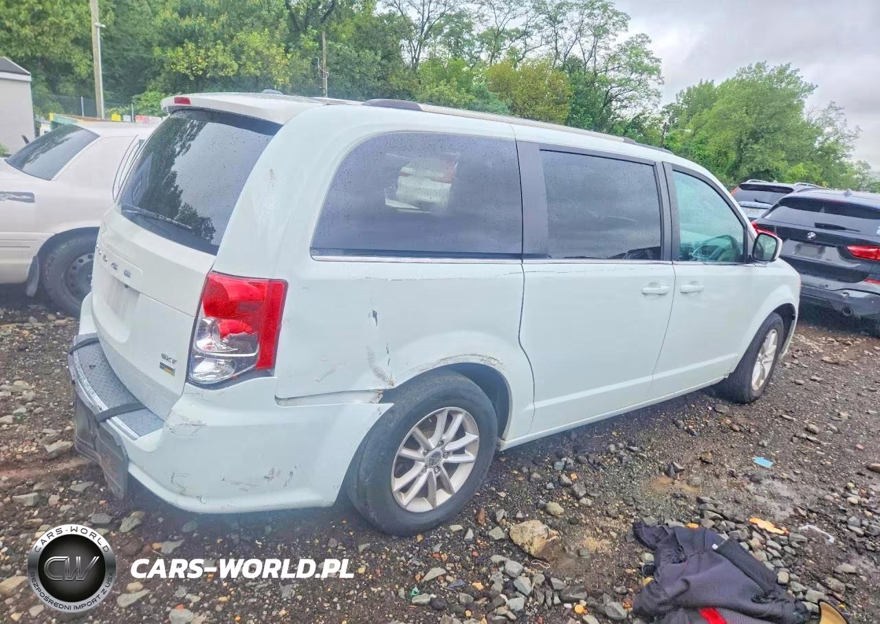 2018 Dodge Grand Caravan Sxt VIN:2C4RDGCG8JR236898 - 3