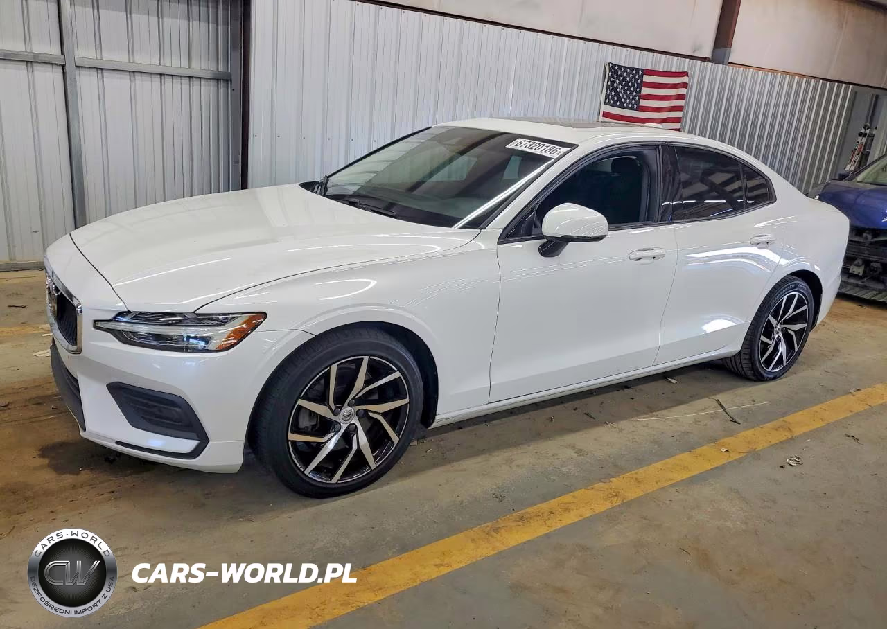 2020 Volvo S60 T5 Momentum