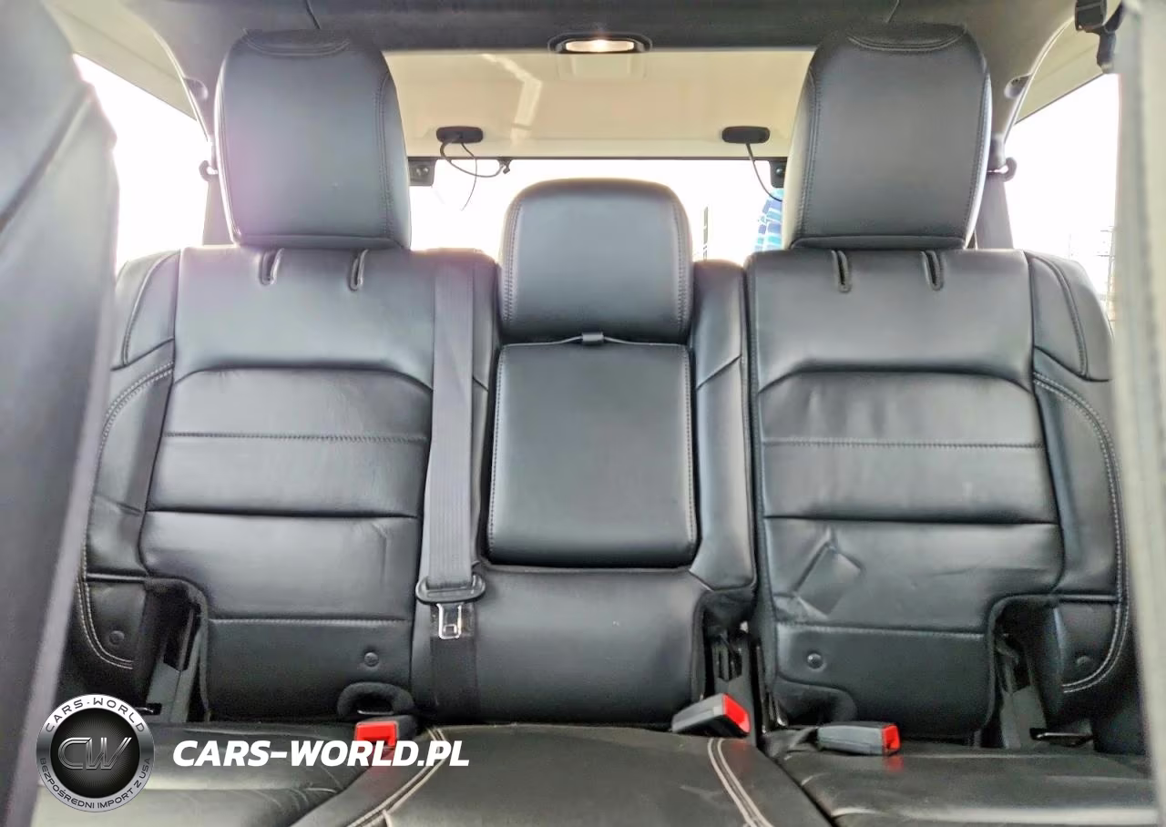 2018 Jeep Wrangler Unlimited Sahara VIN:1C4HJXENXJW255167 - 10