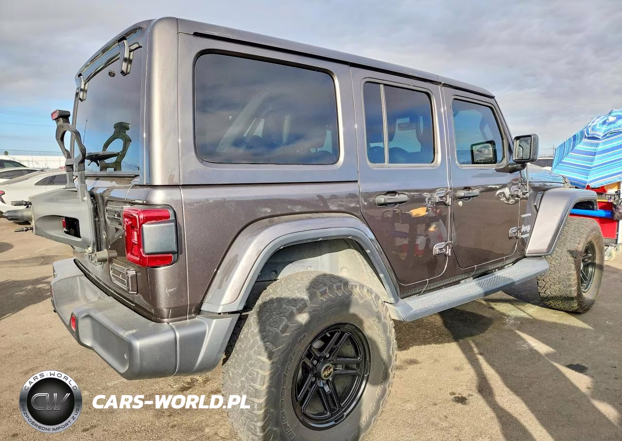 2018 Jeep Wrangler Unlimited Sahara VIN:1C4HJXENXJW255167 - 3