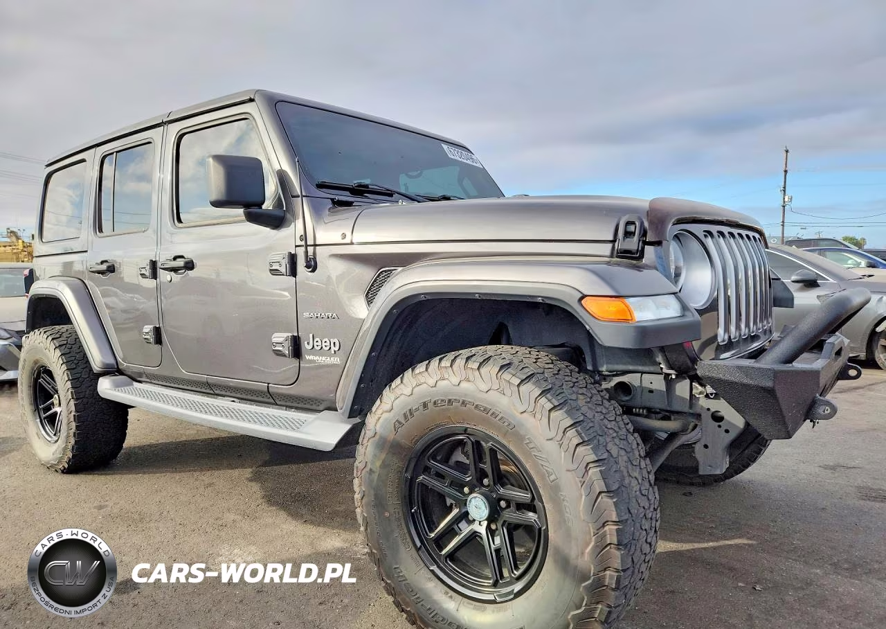 2018 Jeep Wrangler Unlimited Sahara VIN:1C4HJXENXJW255167 - 4