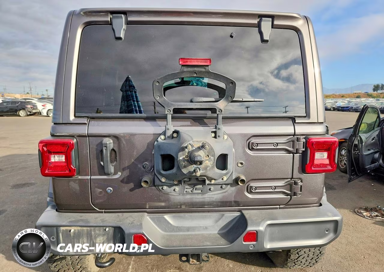 2018 Jeep Wrangler Unlimited Sahara VIN:1C4HJXENXJW255167 - 6