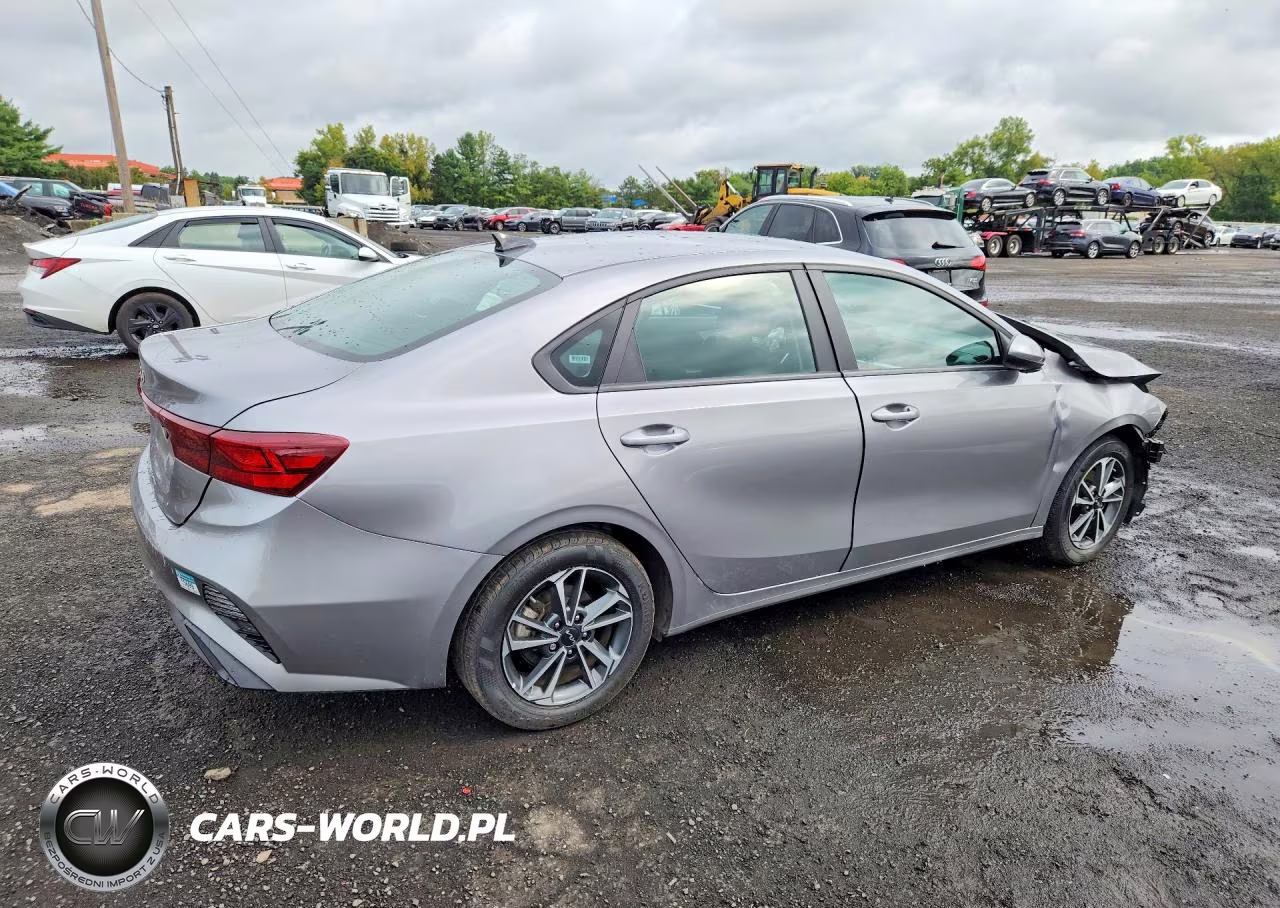 2024 Kia Forte Lxs VIN:3KPF24ADXRE780316 - 3