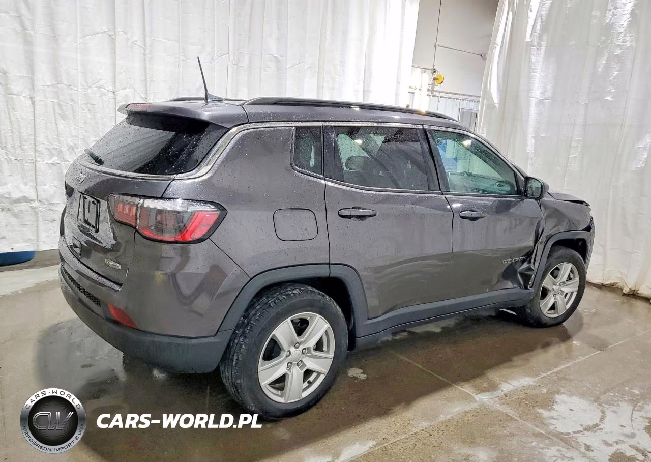 2022 Jeep Compass Latitude VIN:3C4NJCBB8NT139371 - 3