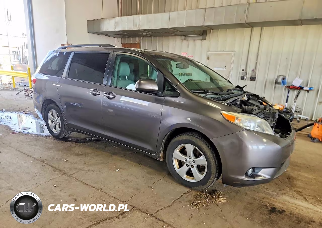 2015 Toyota Sienna Xle 7-Passenger VIN:5TDDK3DC5FS104782 - 4