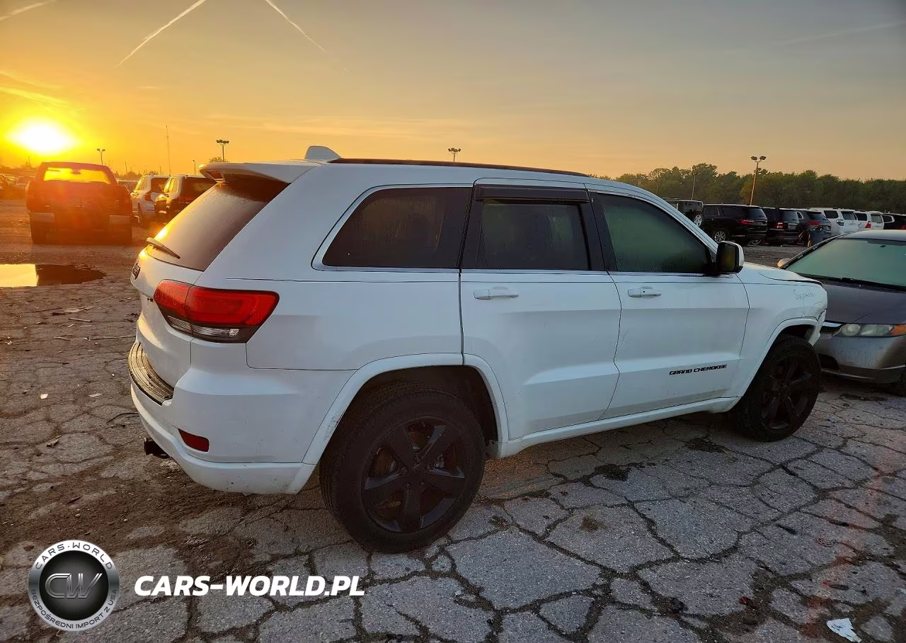2014 Jeep Grand Cherokee Laredo VIN:1C4RJFAG0EC566751 - 3