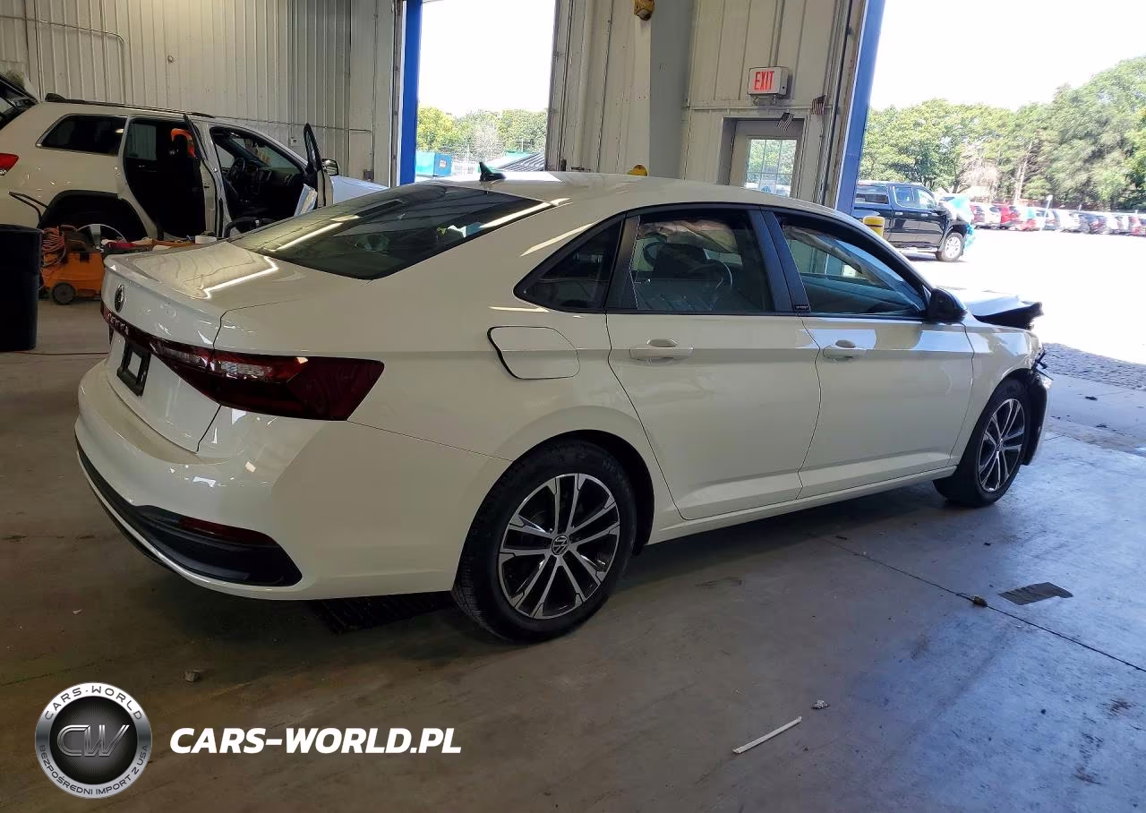 2025 Volkswagen Jetta Sport VIN:3VWBX7BU3SM039420 - 3