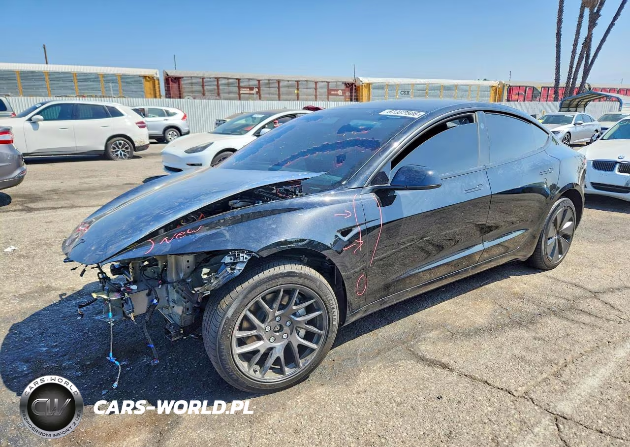 2026 Tesla Model 3 – zdjęcie 1 z 13