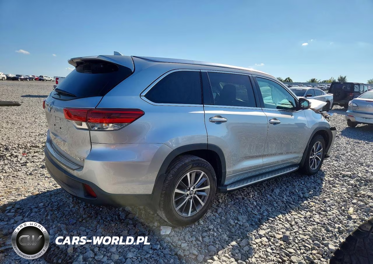 2018 Toyota Highlander Xle VIN:5TDKZRFH0JS279464 - 3