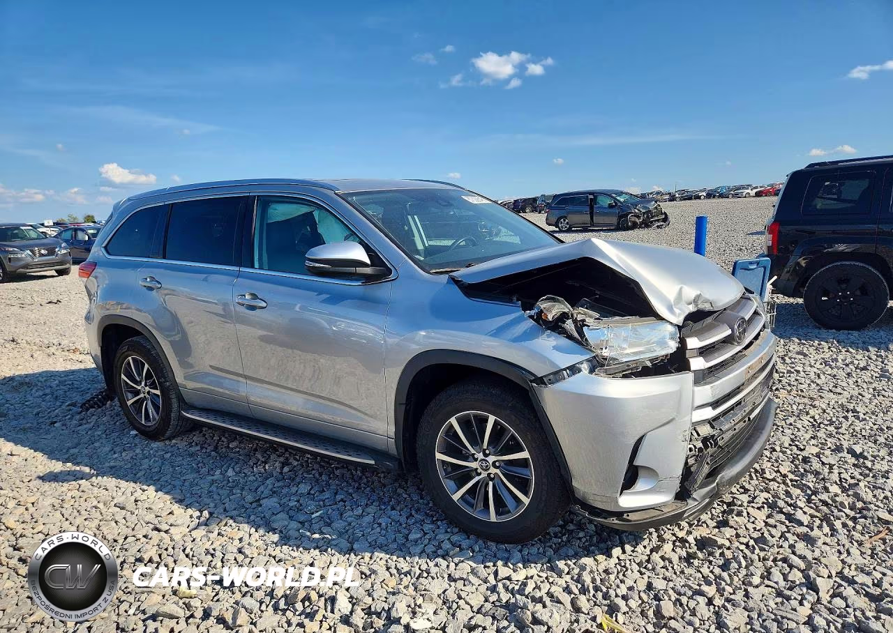 2018 Toyota Highlander Xle VIN:5TDKZRFH0JS279464 - 4
