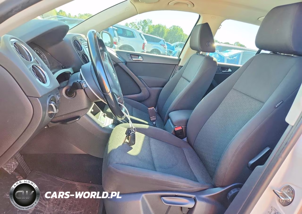 2017 Volkswagen Tiguan S VIN:WVGBV7AX4HK054668 - 7