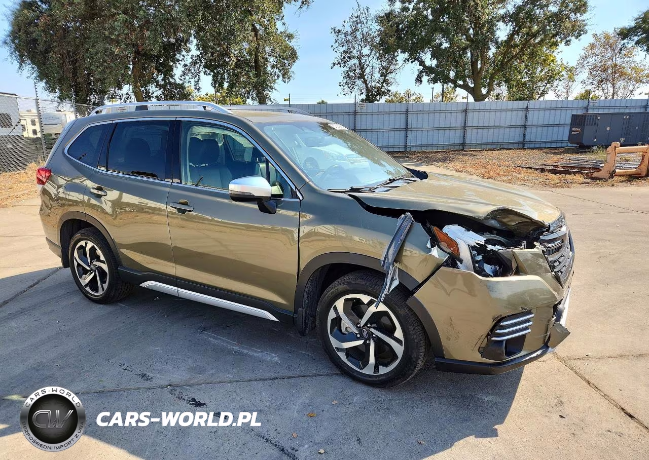 2023 Subaru Forester Touring VIN:JF2SKARC6PH409624 - 4
