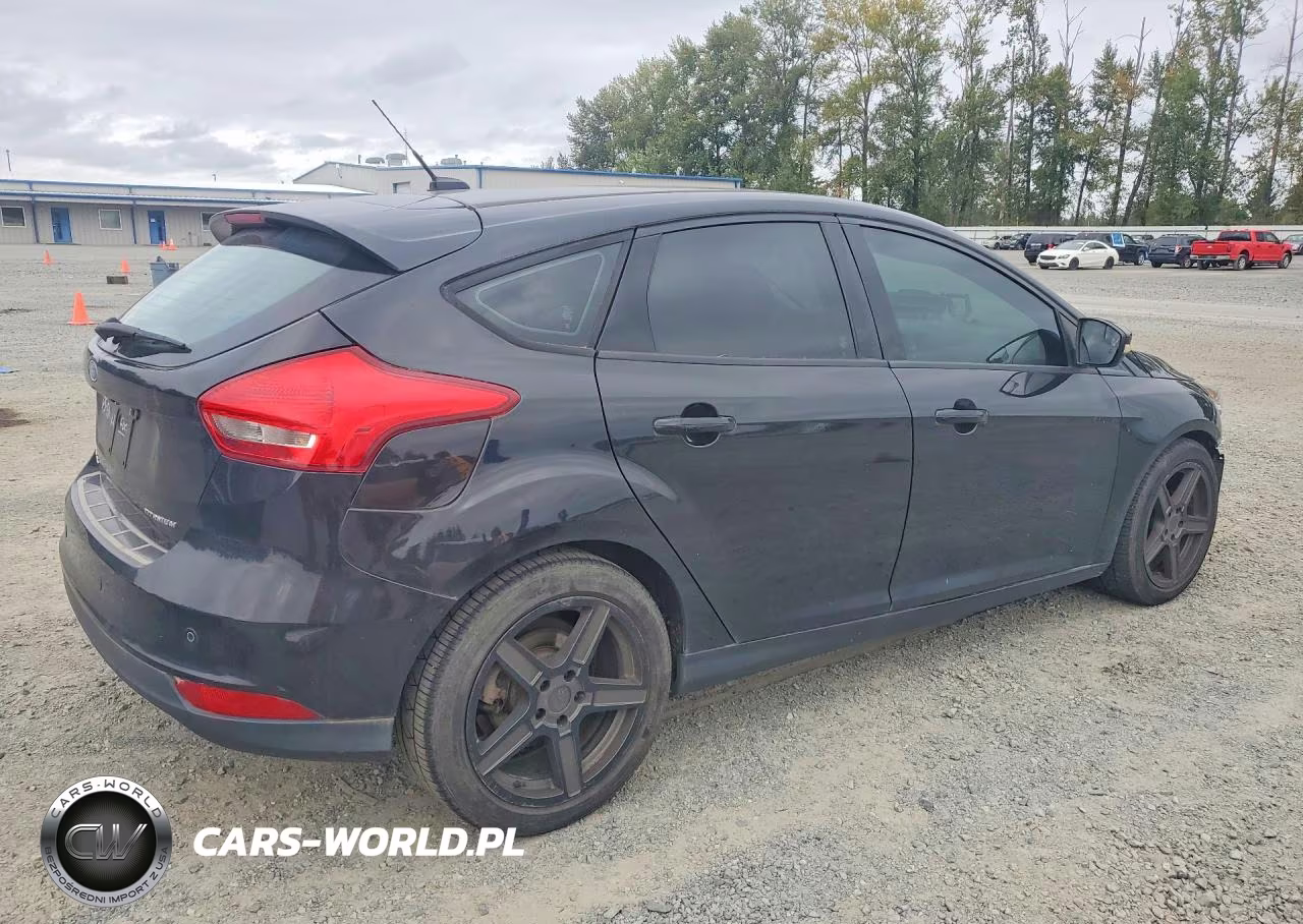 2015 Ford Focus Se VIN:1FADP3K29FL364198 - 3