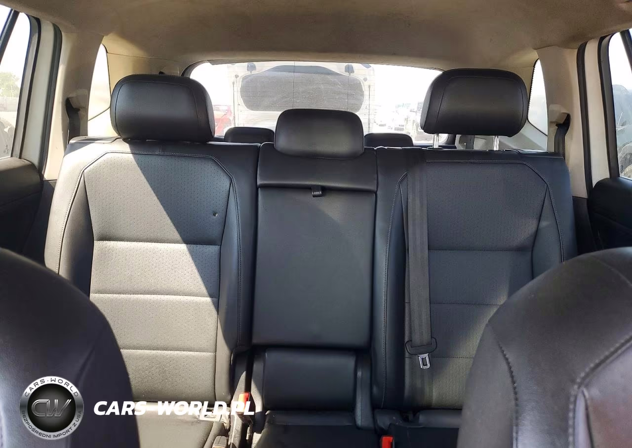 2018 Volkswagen Tiguan Se VIN:3VV3B7AX4JM063923 - 10