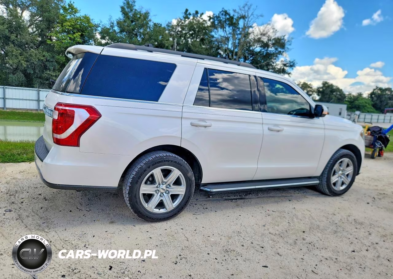 2018 Ford Expedition Xlt VIN:1FMJU1JTXJEA52095 - 3