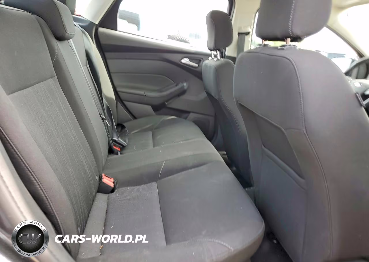 2018 Ford Focus Se VIN:1FADP3FE9JL301843 - 10