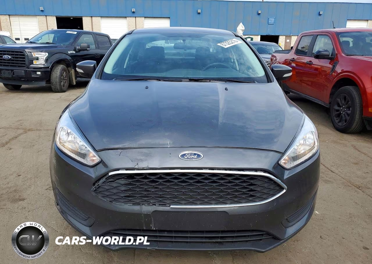 2018 Ford Focus Se VIN:1FADP3FE9JL301843 - 5